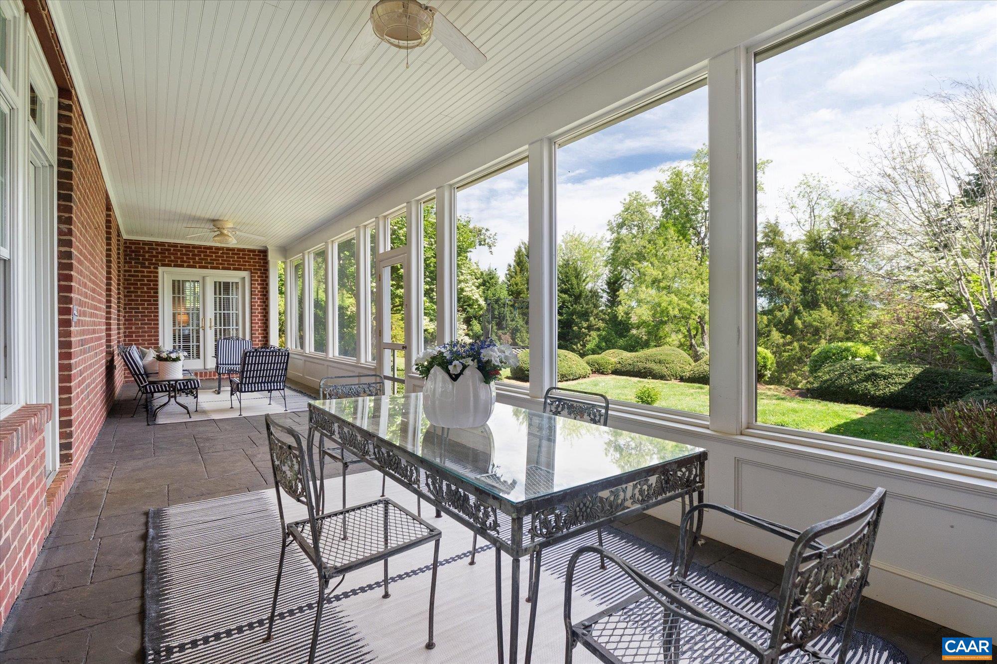 THE ROCKS - Residential