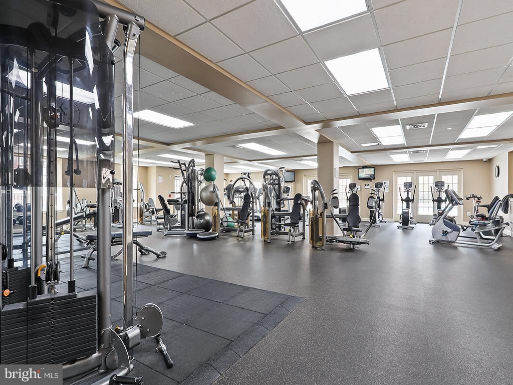 NAVAL SQUARE - Residential