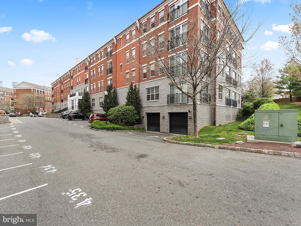 NAVAL SQUARE - Residential