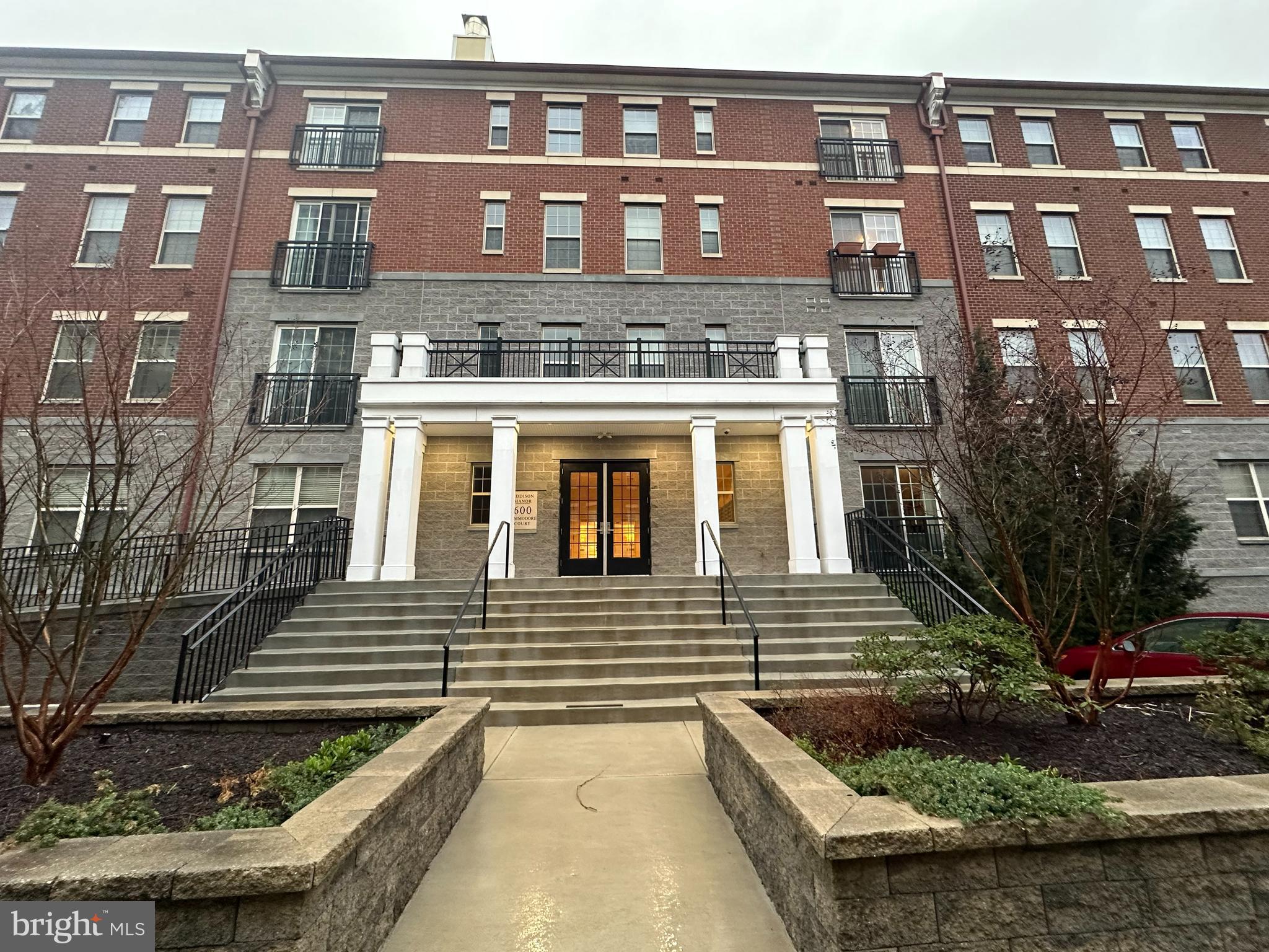 NAVAL SQUARE - Residential