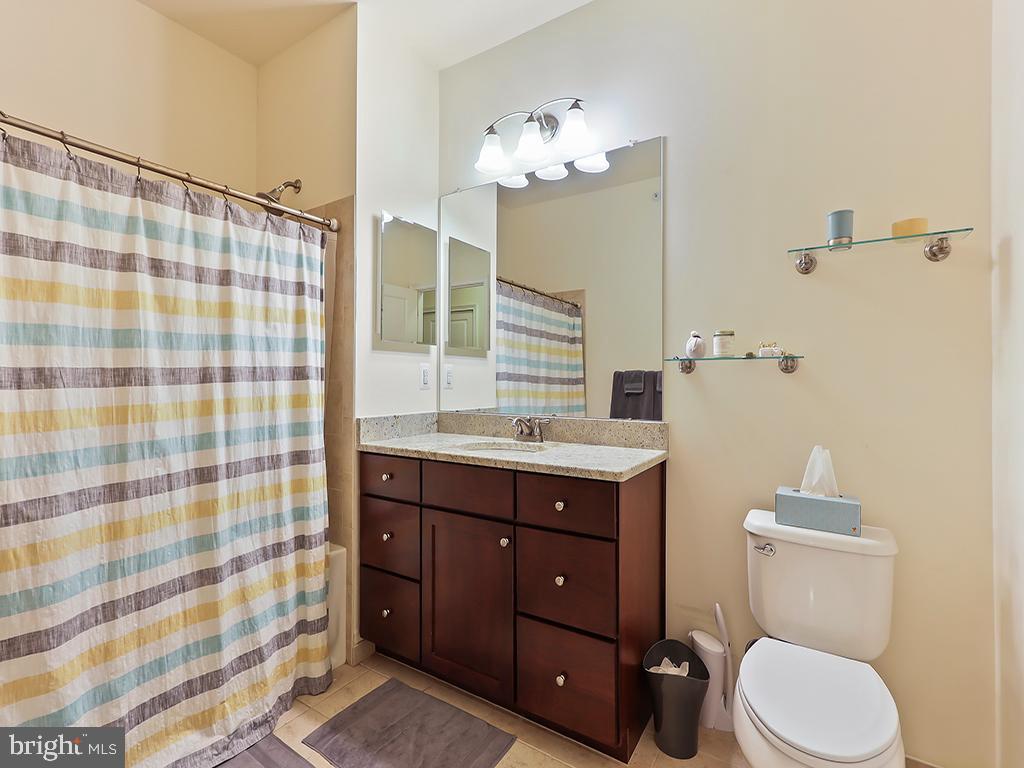 NAVAL SQUARE - Residential