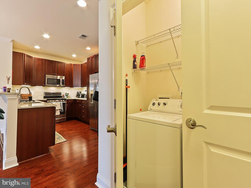 NAVAL SQUARE - Residential