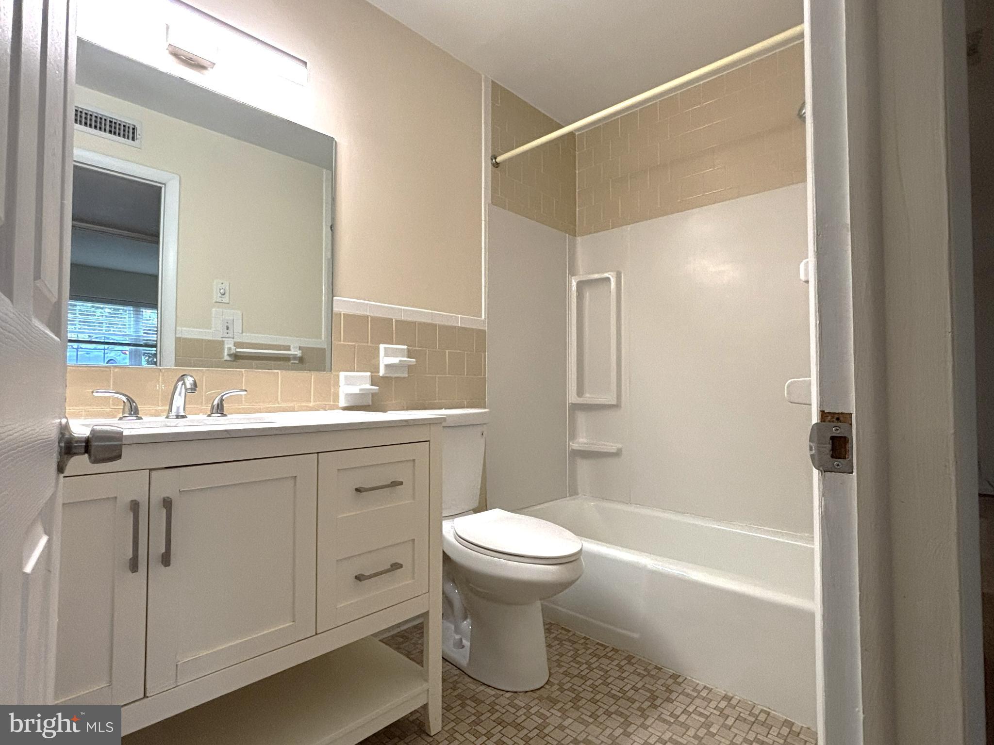 428 MONTEMAR AVENUE C