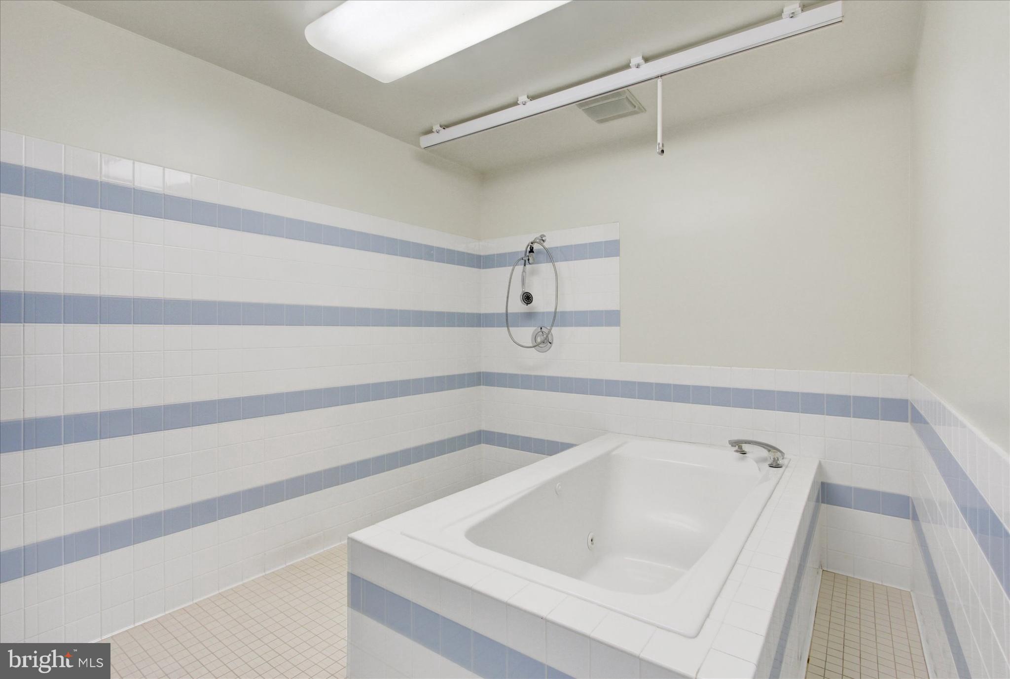 SOUTH POINTE - Residential