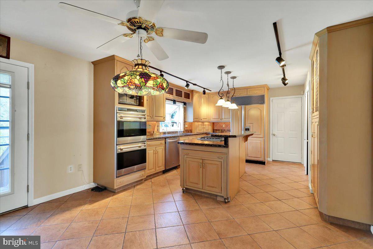 COLONY HILL - Residential