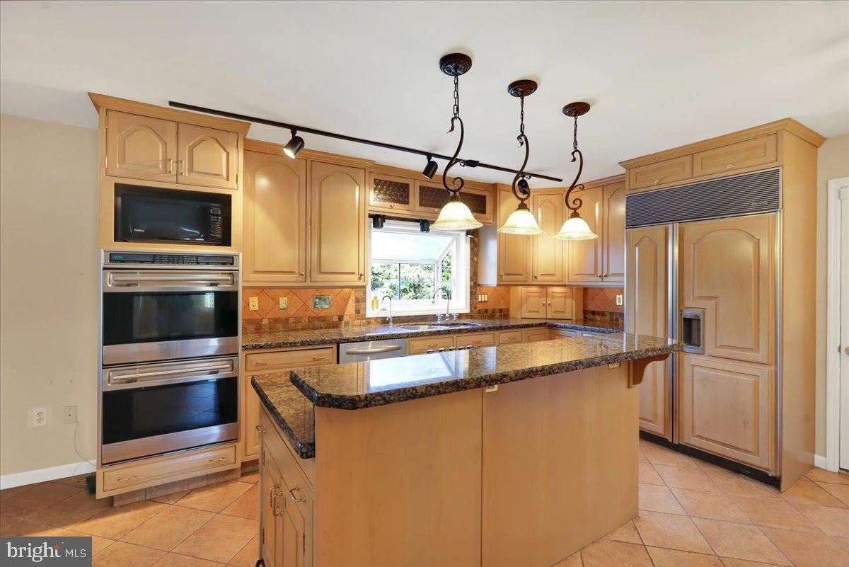 COLONY HILL - Residential