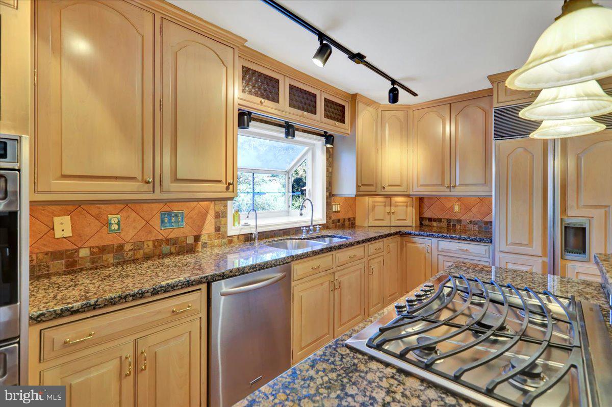 COLONY HILL - Residential