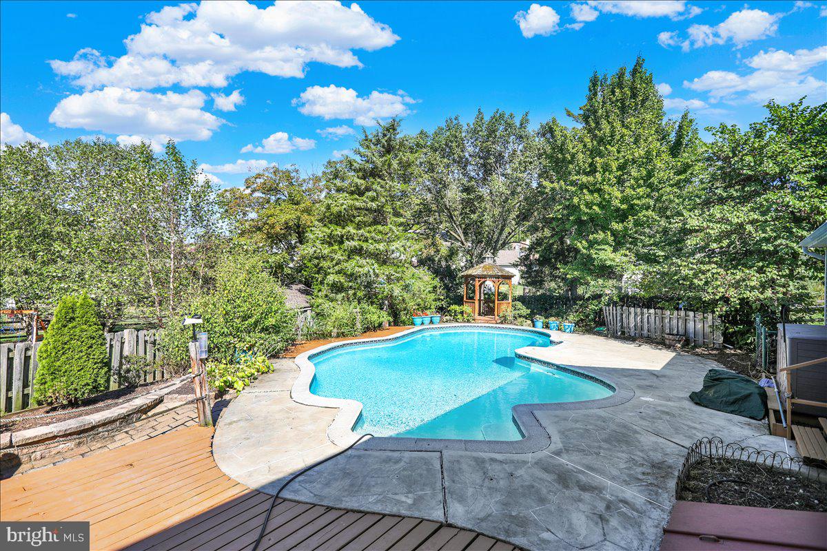 COLONY HILL - Residential