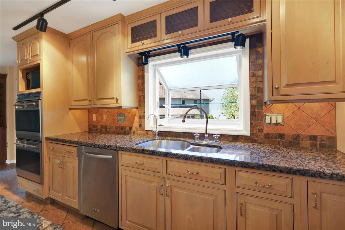 COLONY HILL - Residential