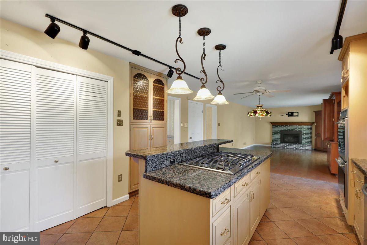 COLONY HILL - Residential