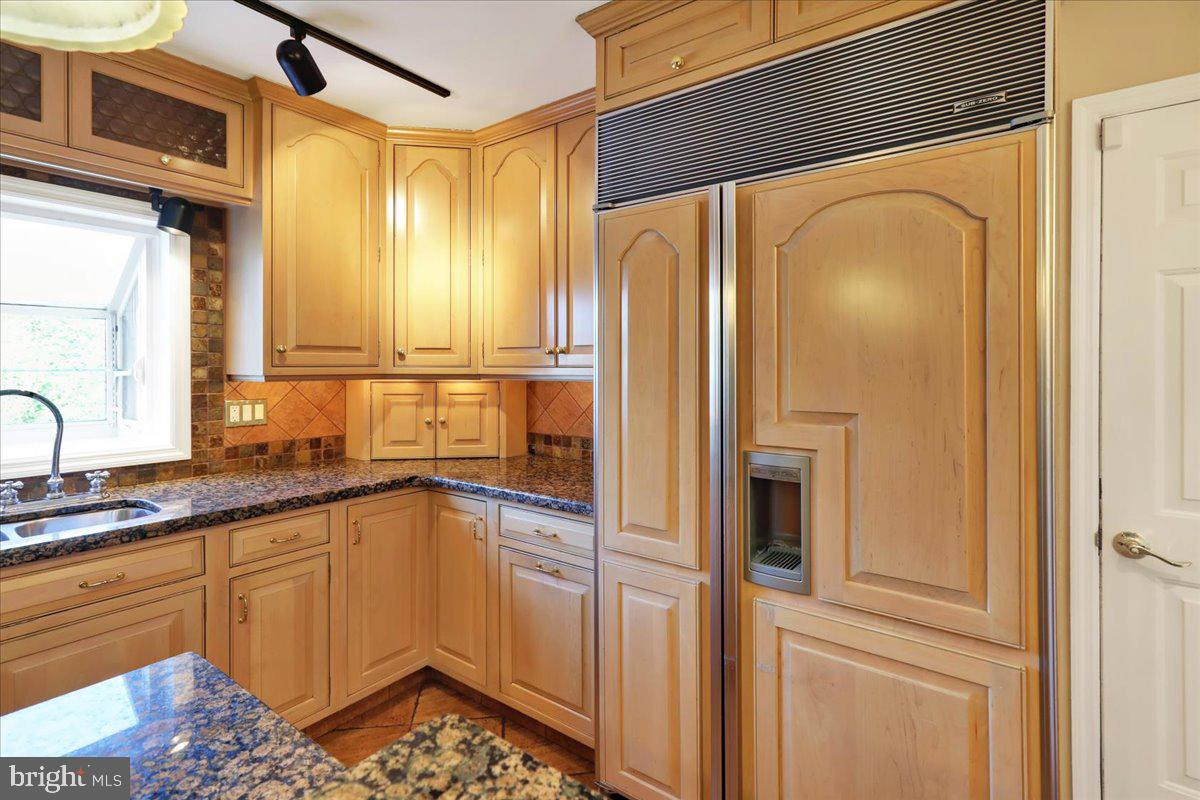 COLONY HILL - Residential