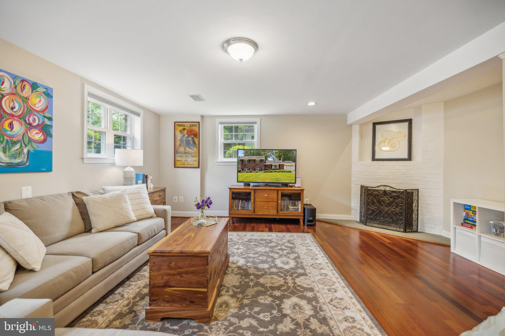 SLEEPY HOLLOW MANOR - Residential