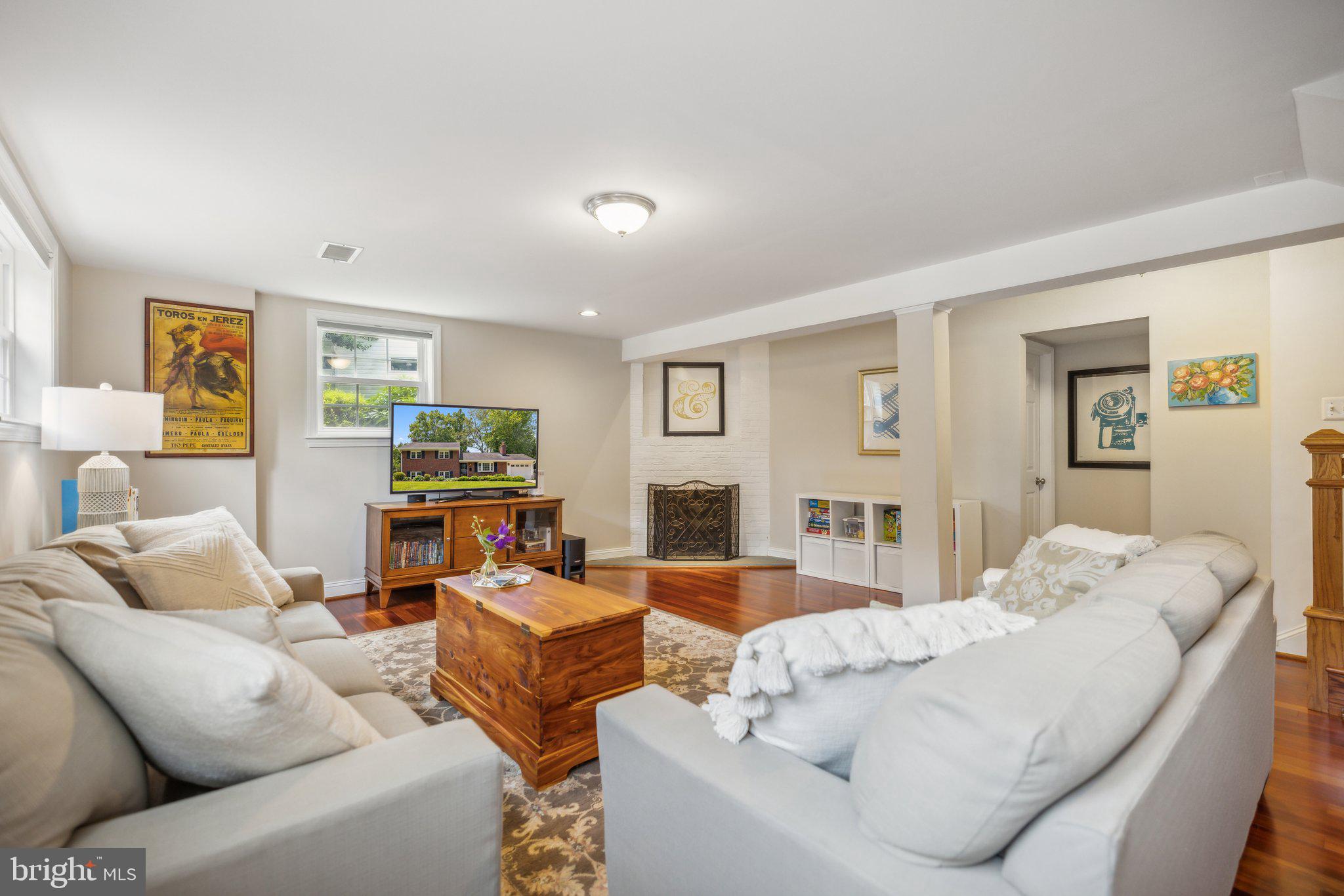 SLEEPY HOLLOW MANOR - Residential