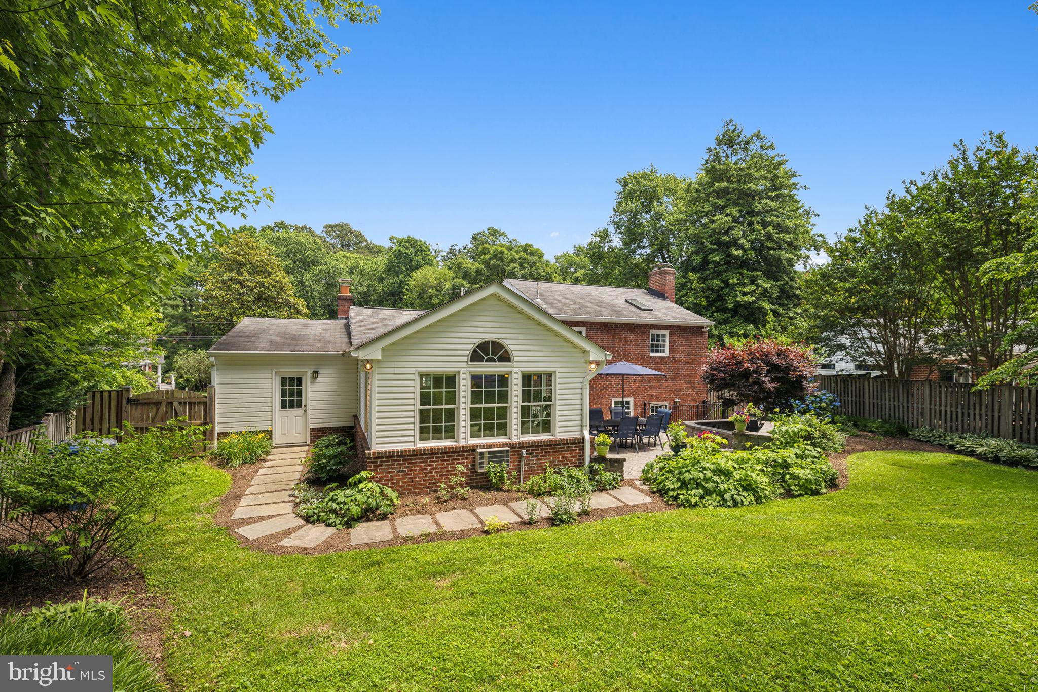 SLEEPY HOLLOW MANOR - Residential