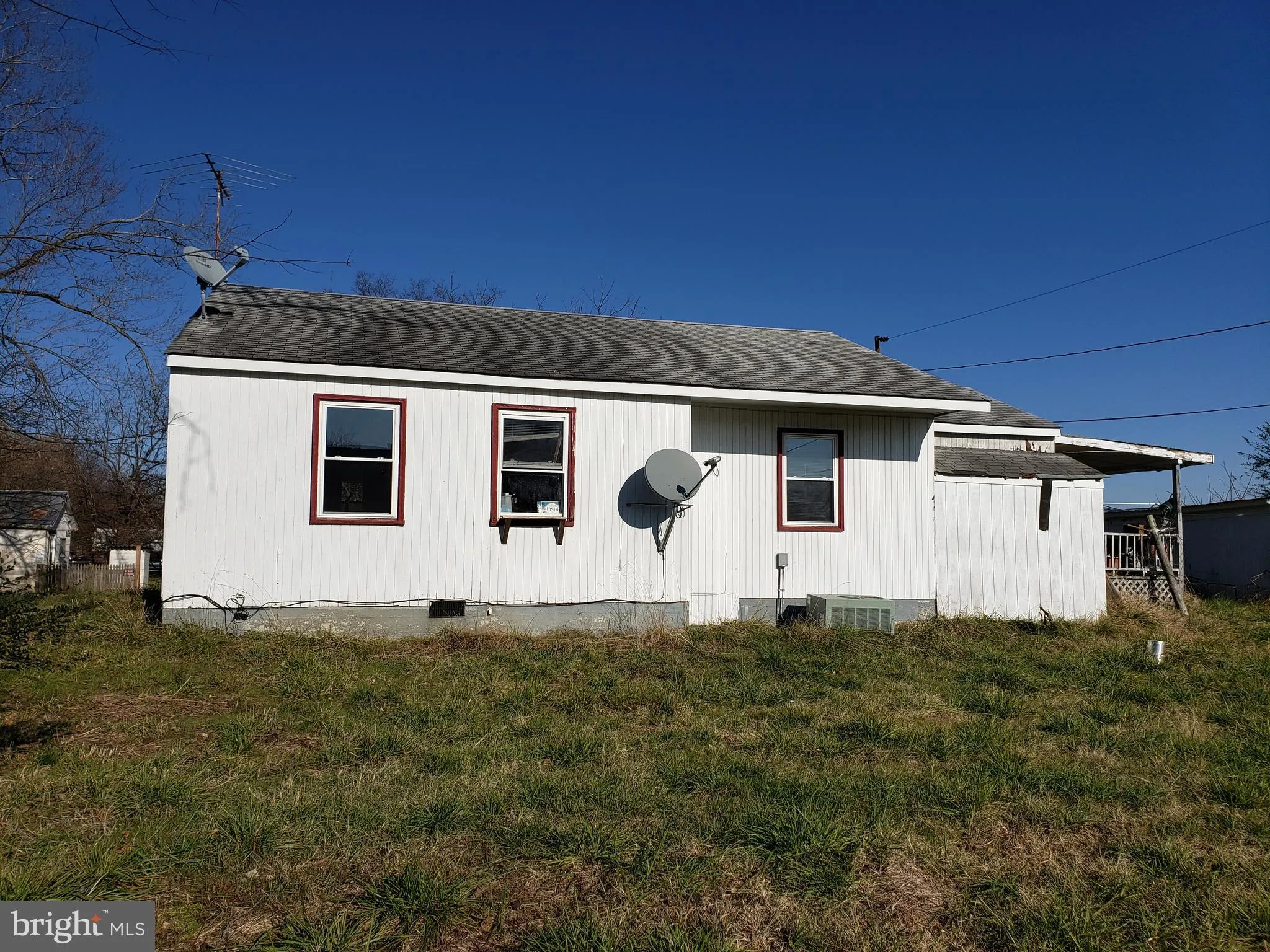 5215 Chestnut St, Midland, VA 22728