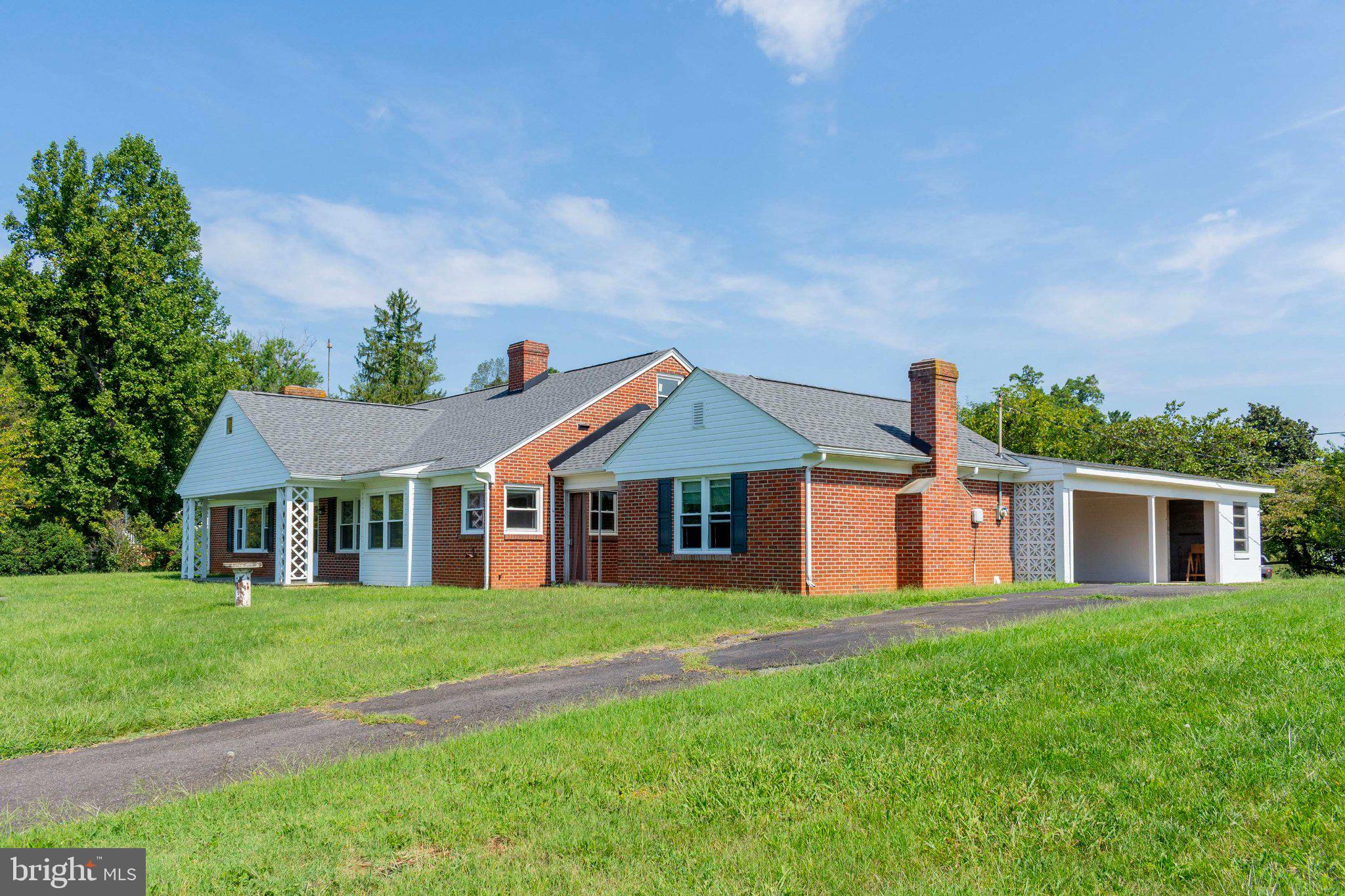 905 MADISON ROAD N