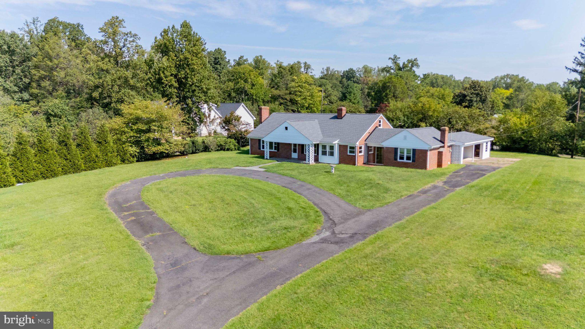 905 MADISON ROAD N