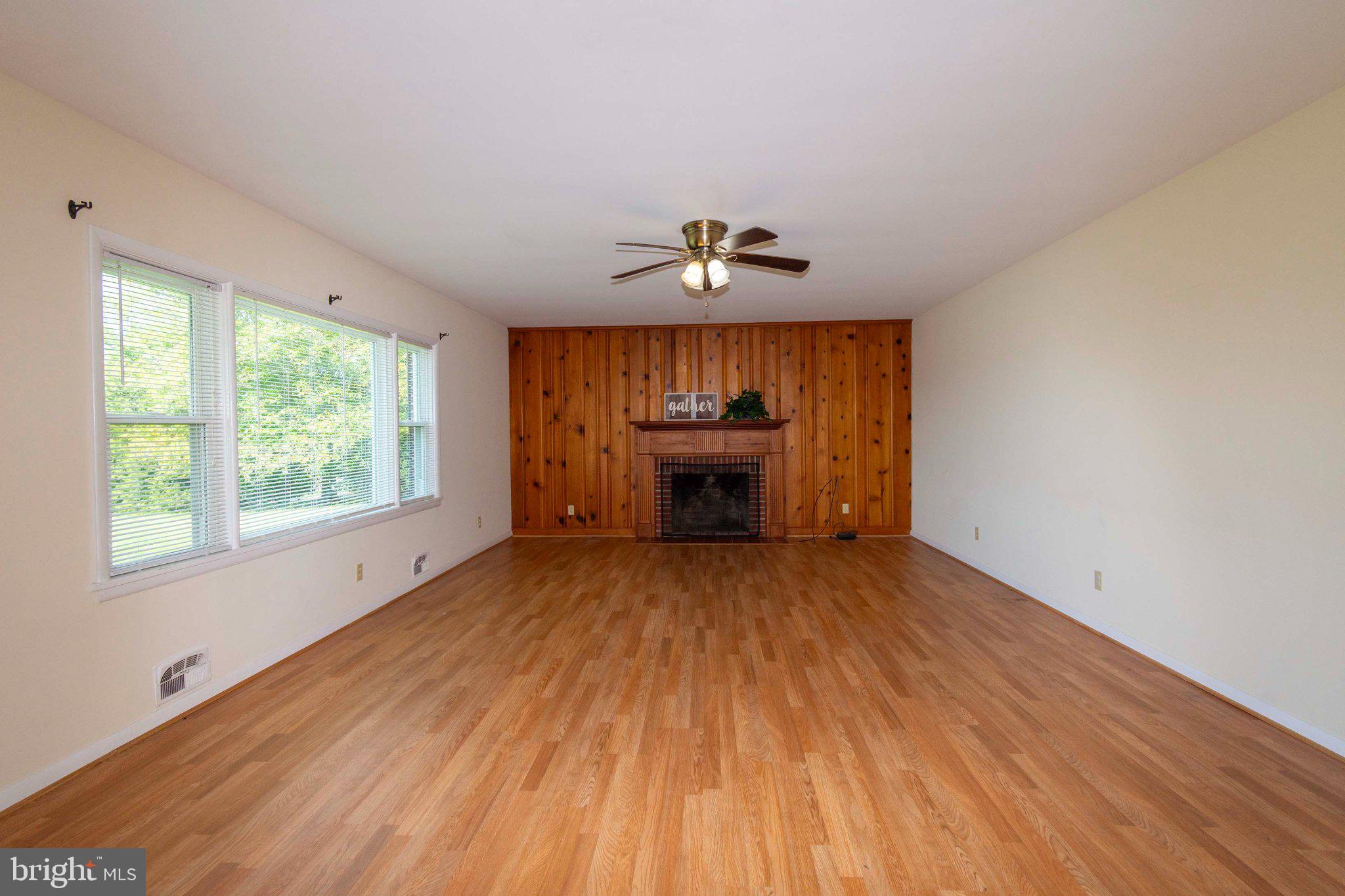 905 MADISON ROAD N