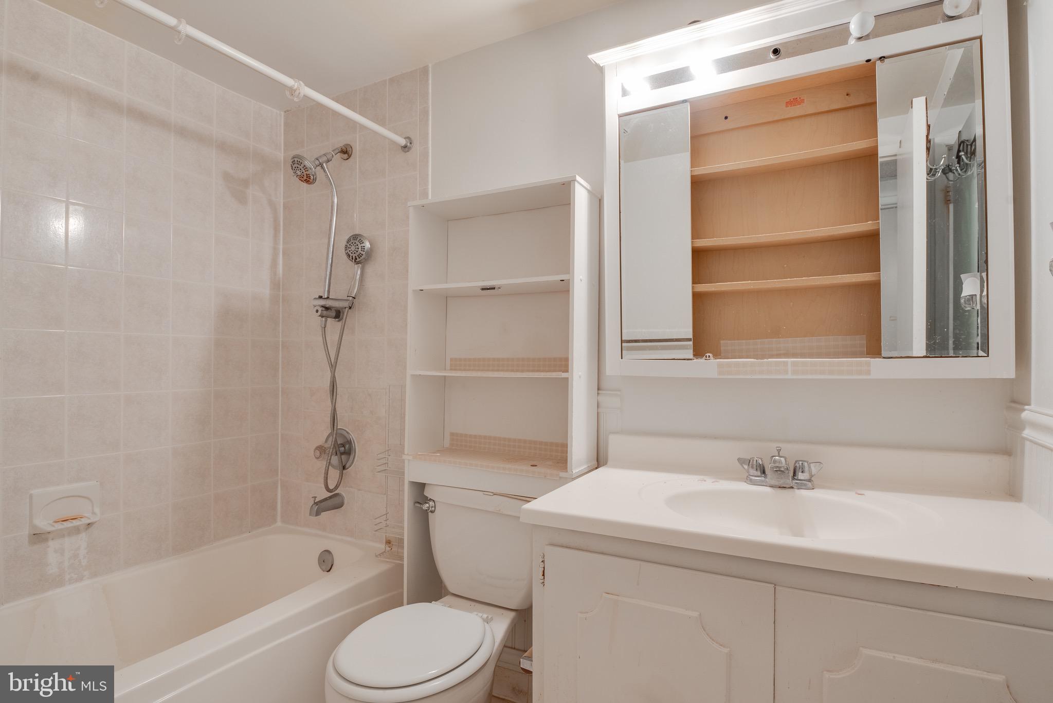 OLYMPUS AT LANDMARK - Residential