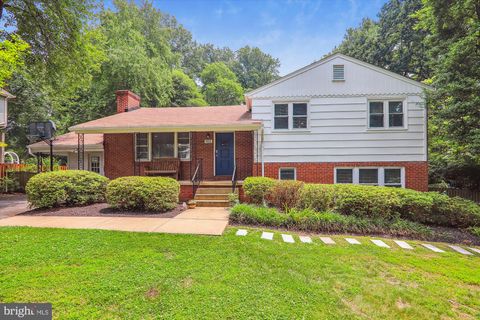Photo of 9805 Five Oaks Road, FAIRFAX, VA 22031 (MLS # VAFX2293520)
