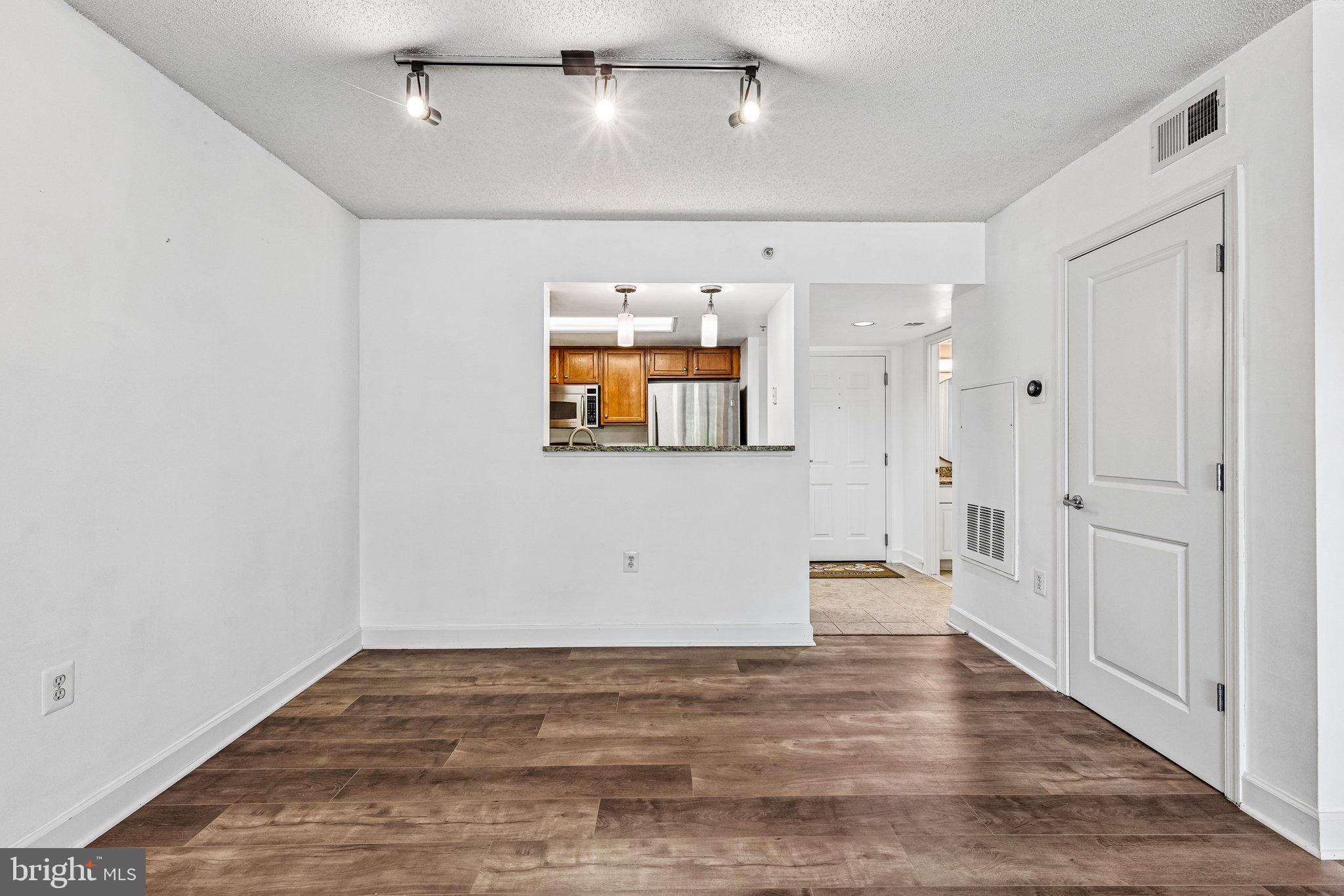 CARLTON HOUSE - Residential