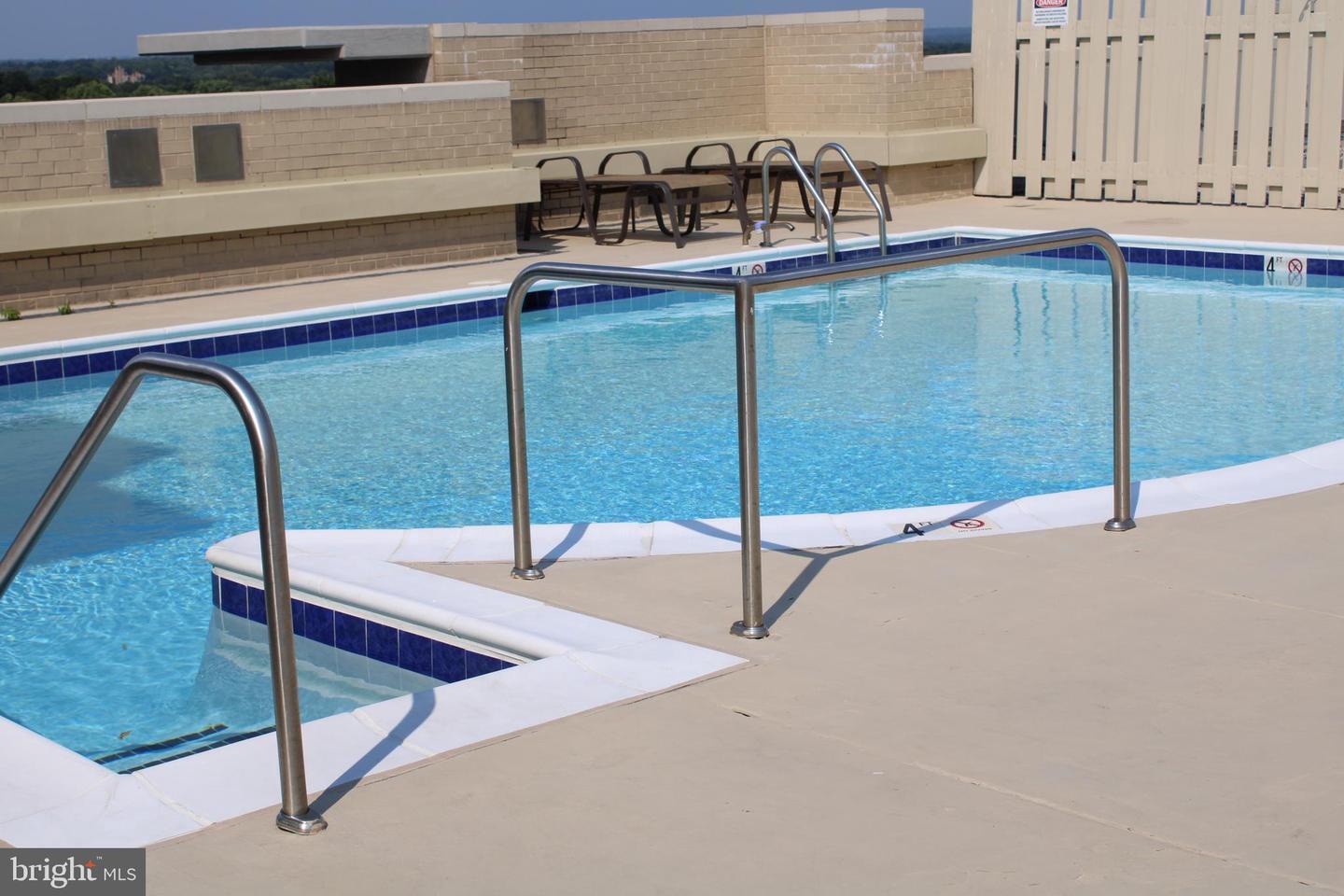 CARLTON HOUSE - Residential