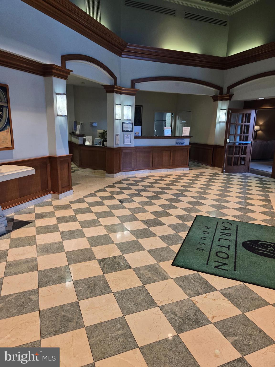 CARLTON HOUSE - Residential