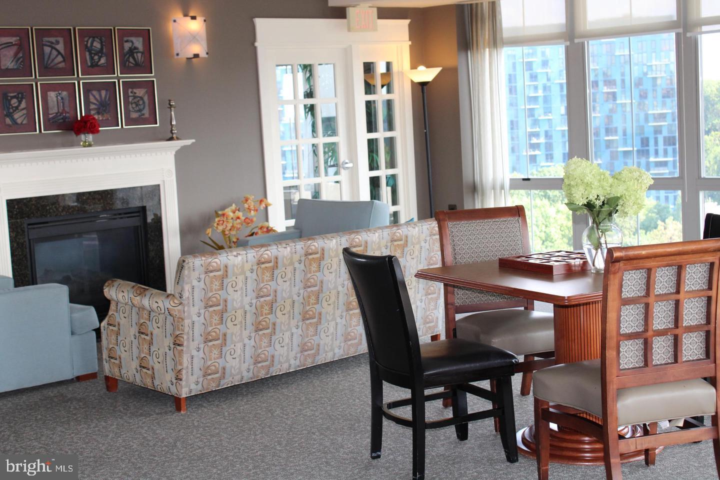 CARLTON HOUSE - Residential