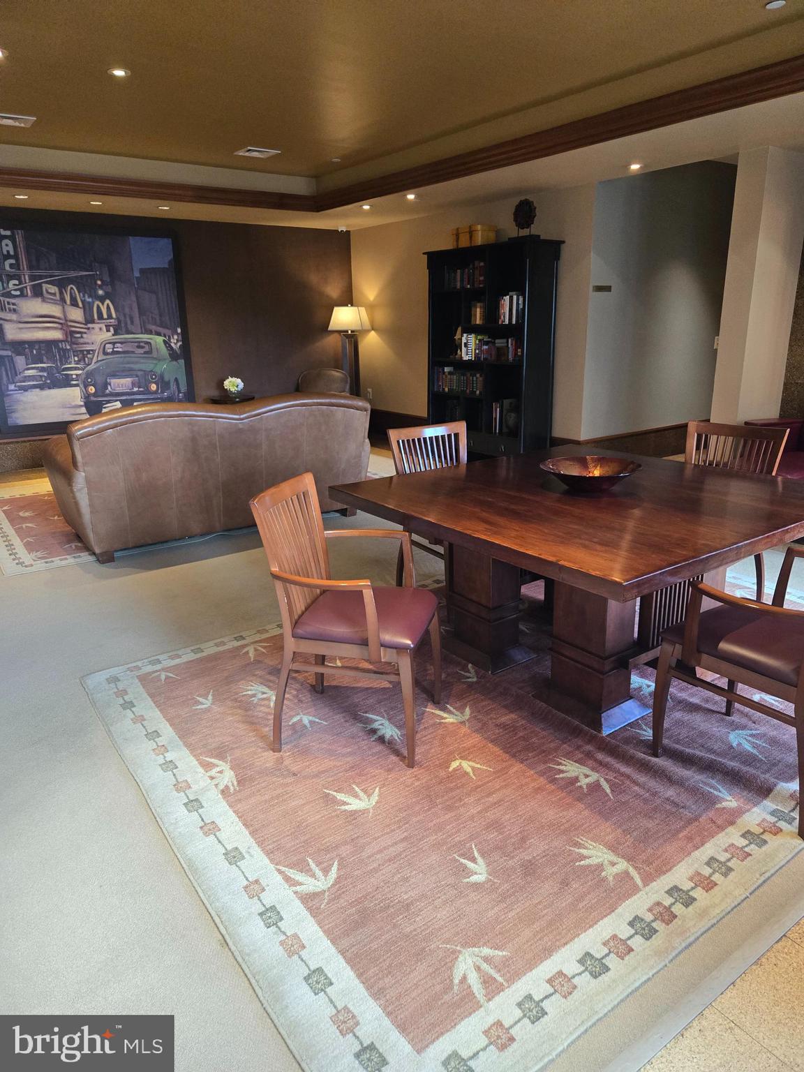 CARLTON HOUSE - Residential