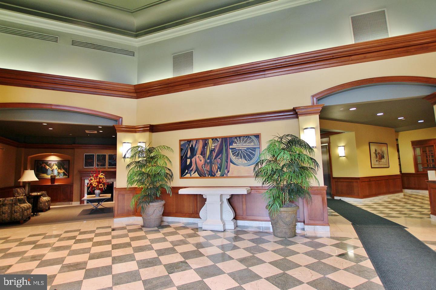 CARLTON HOUSE - Residential