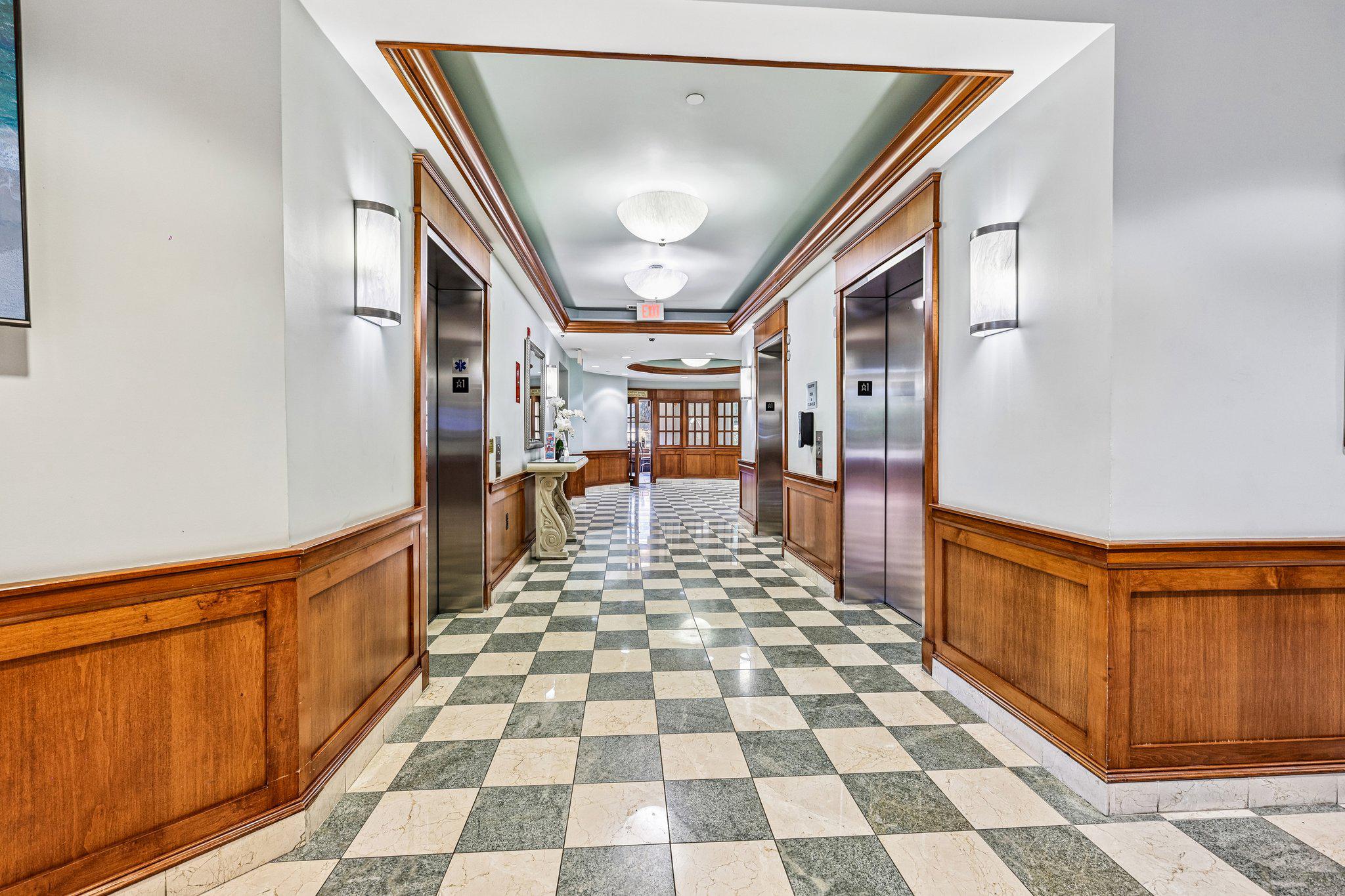 CARLTON HOUSE - Residential