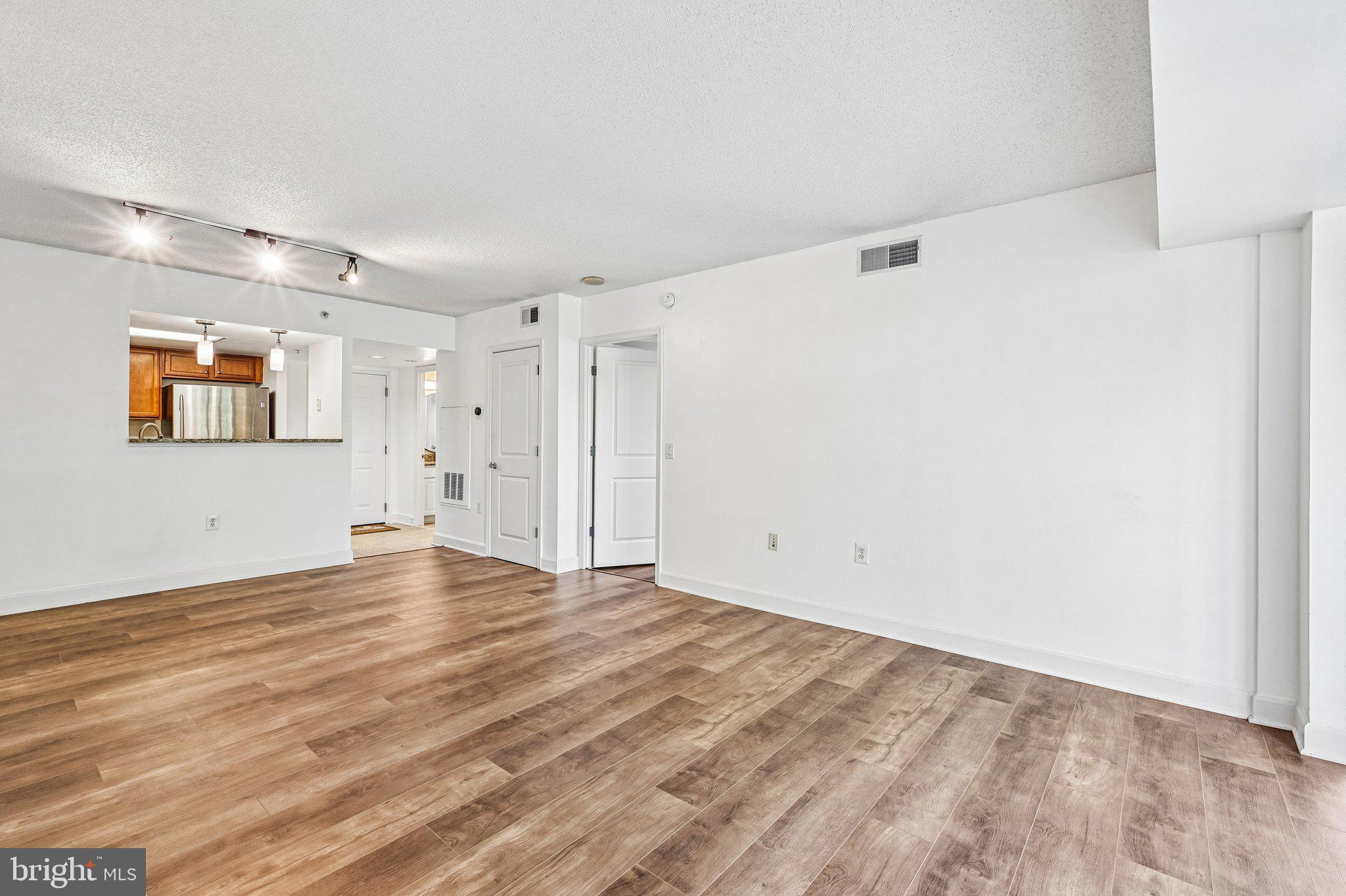 CARLTON HOUSE - Residential