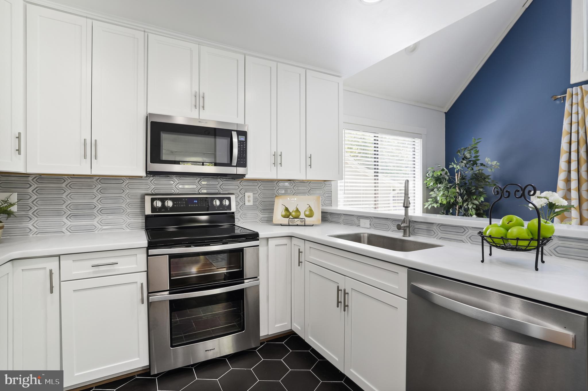 AVALON SHORES - Residential