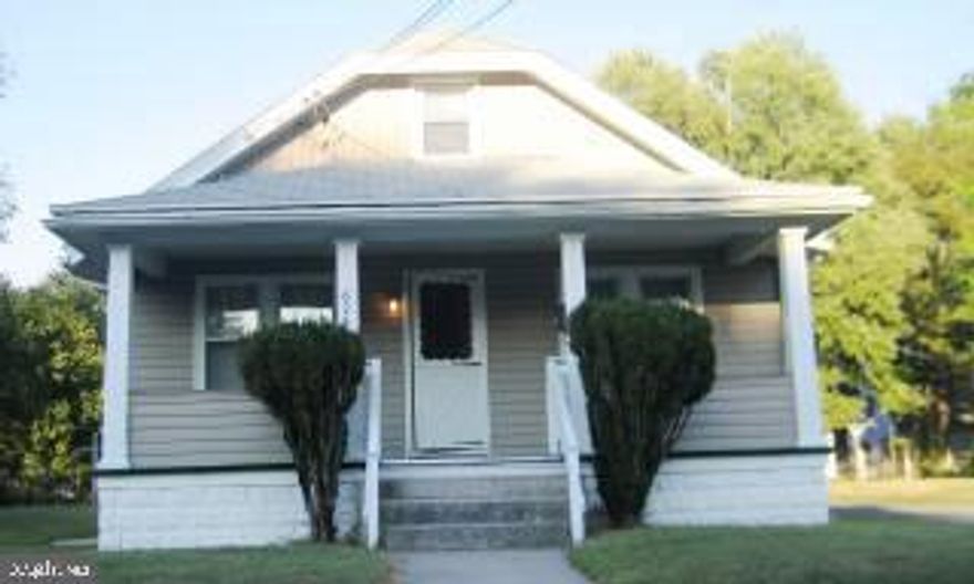 Updated 3 bedroom home on a nice size lot with easy access to the mall and businesses. Newer kitchen, newer windows. Hardwood floors & many other upgrades.  Updated & ready to go, Dont miss out !!!...