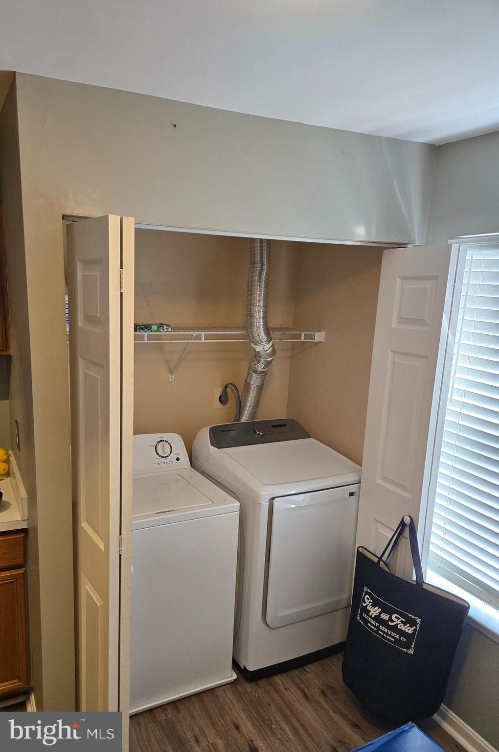 LAUREL GLEN - Residential