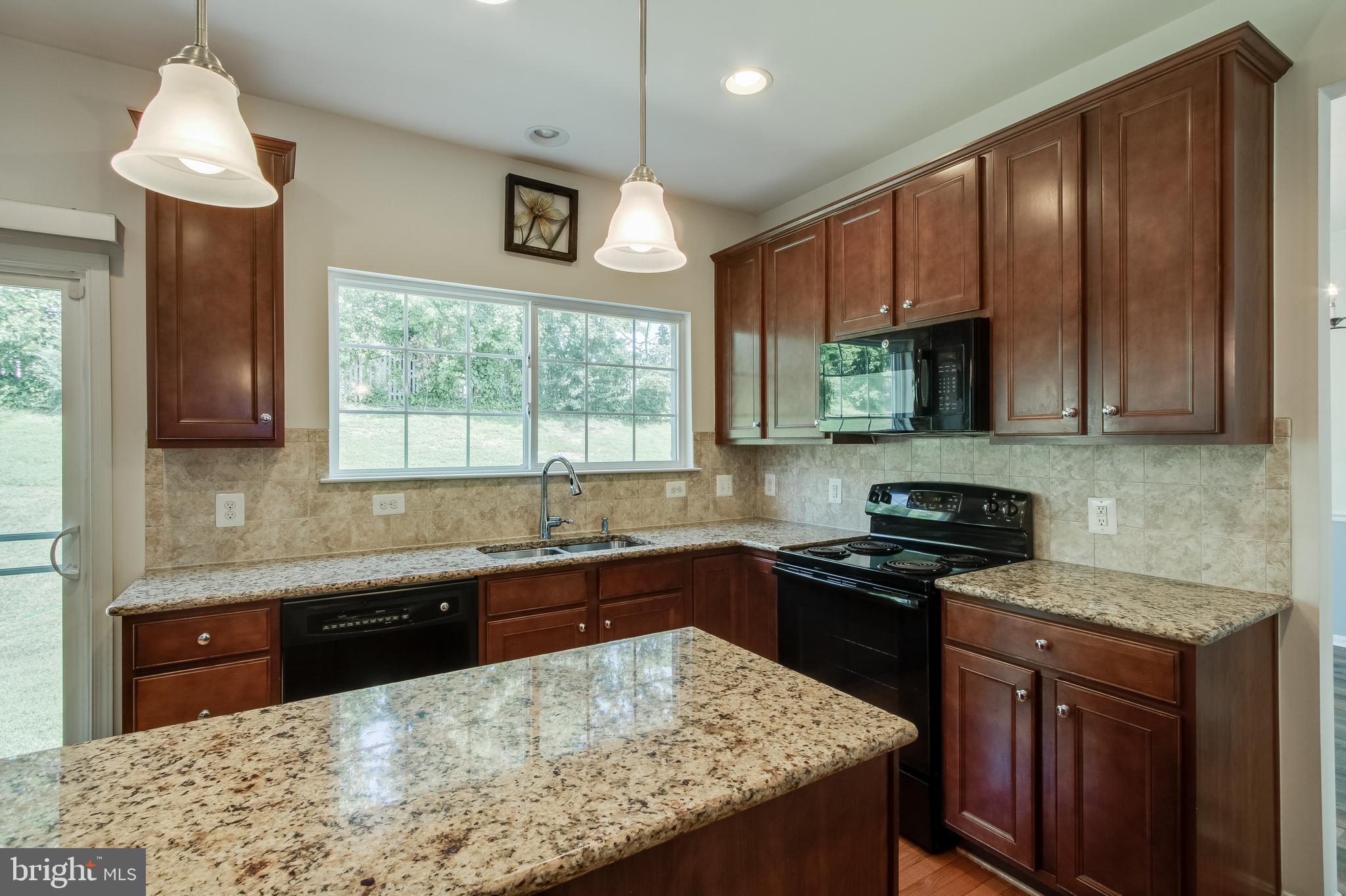 SEASONS LANDING - Residential