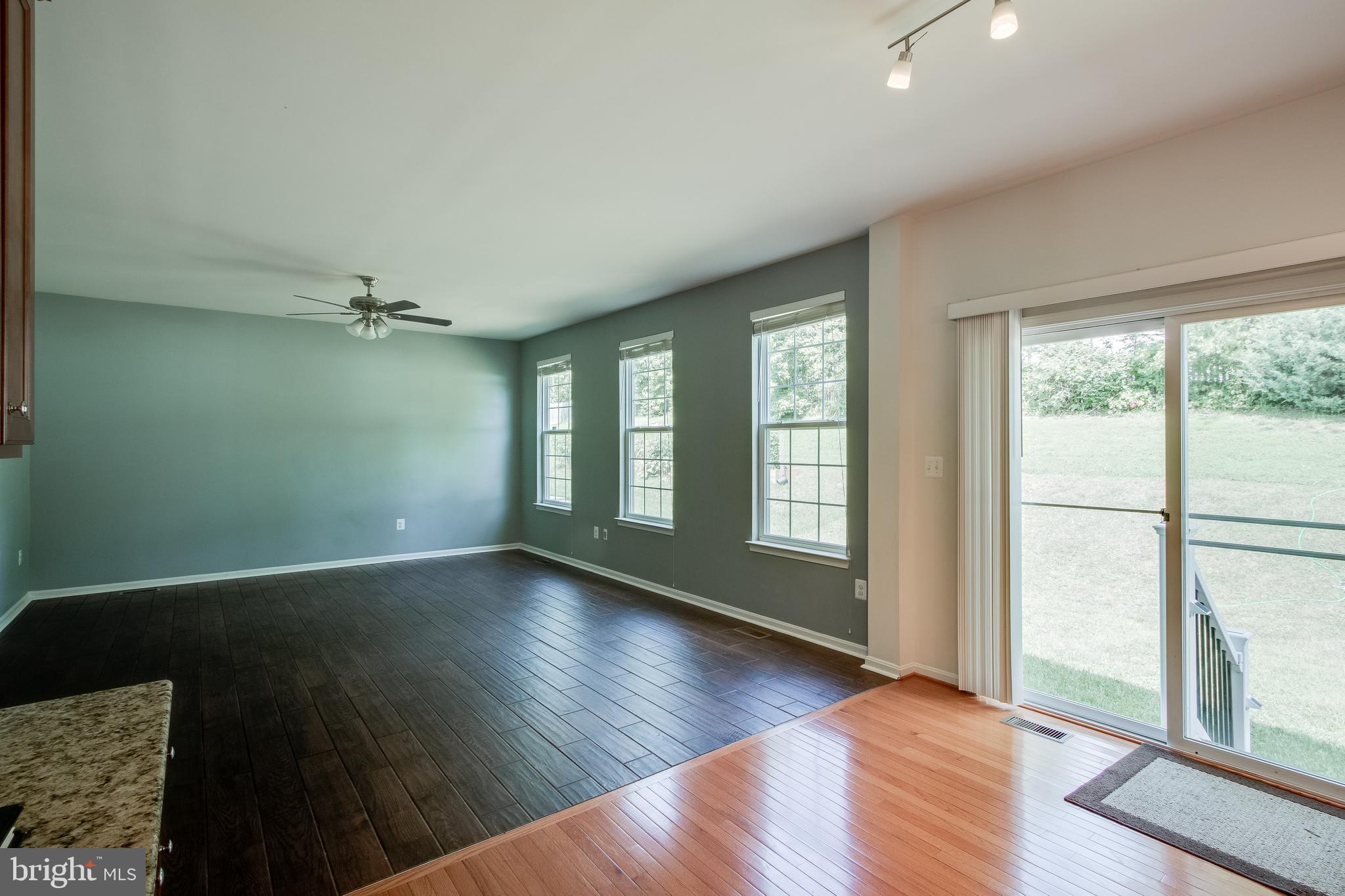 SEASONS LANDING - Residential