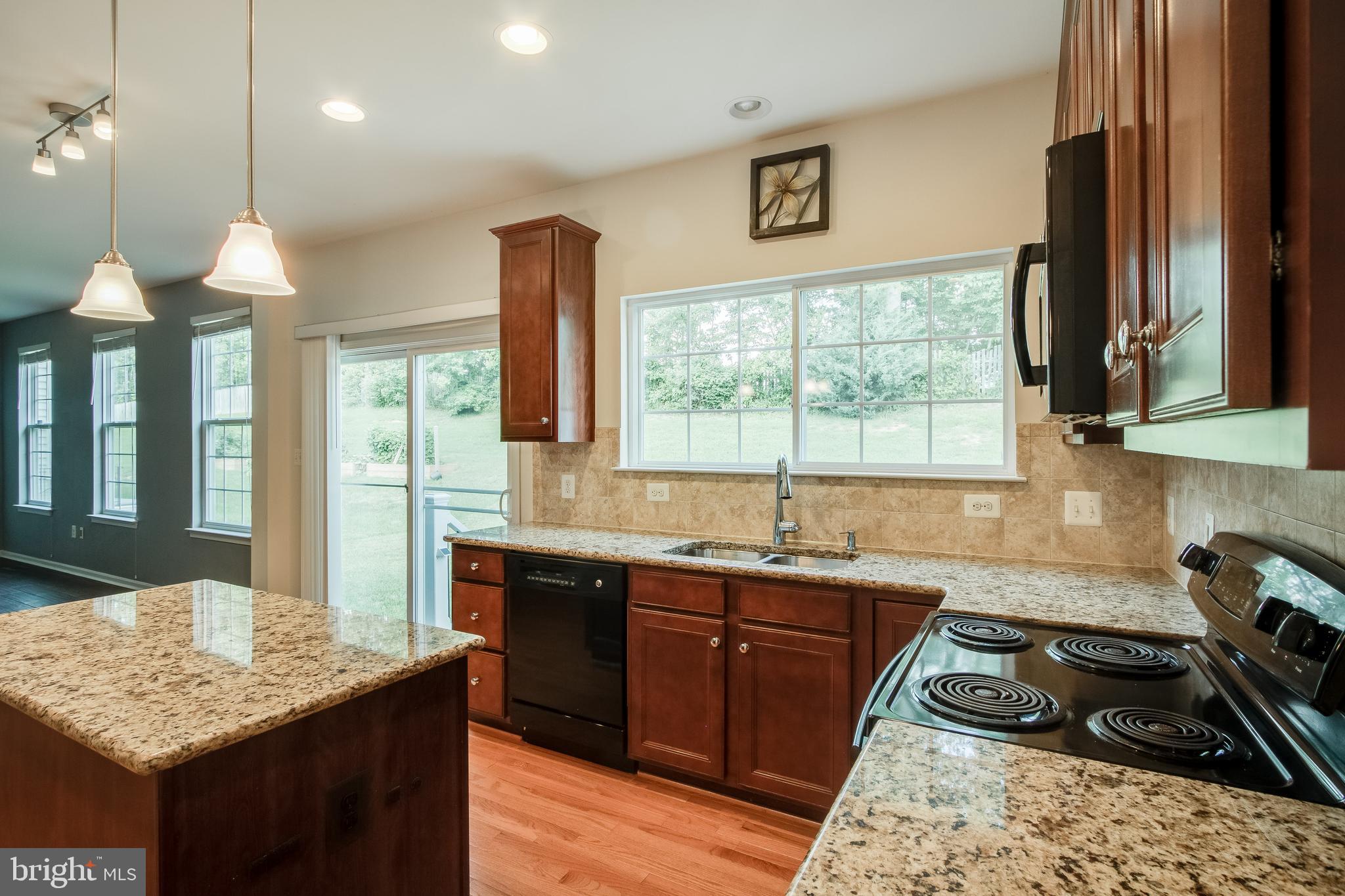 SEASONS LANDING - Residential