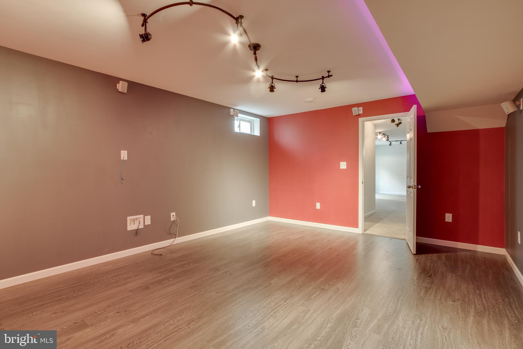 SEASONS LANDING - Residential