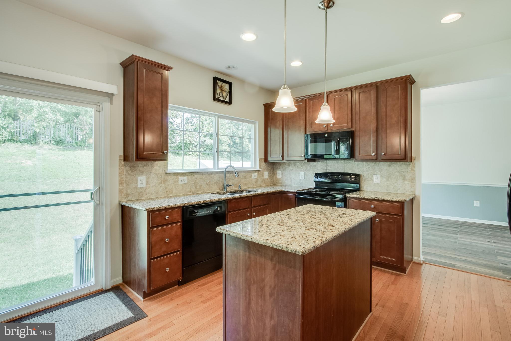 SEASONS LANDING - Residential