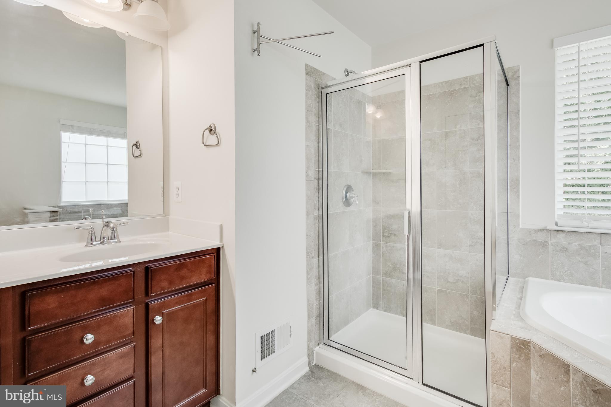 SEASONS LANDING - Residential