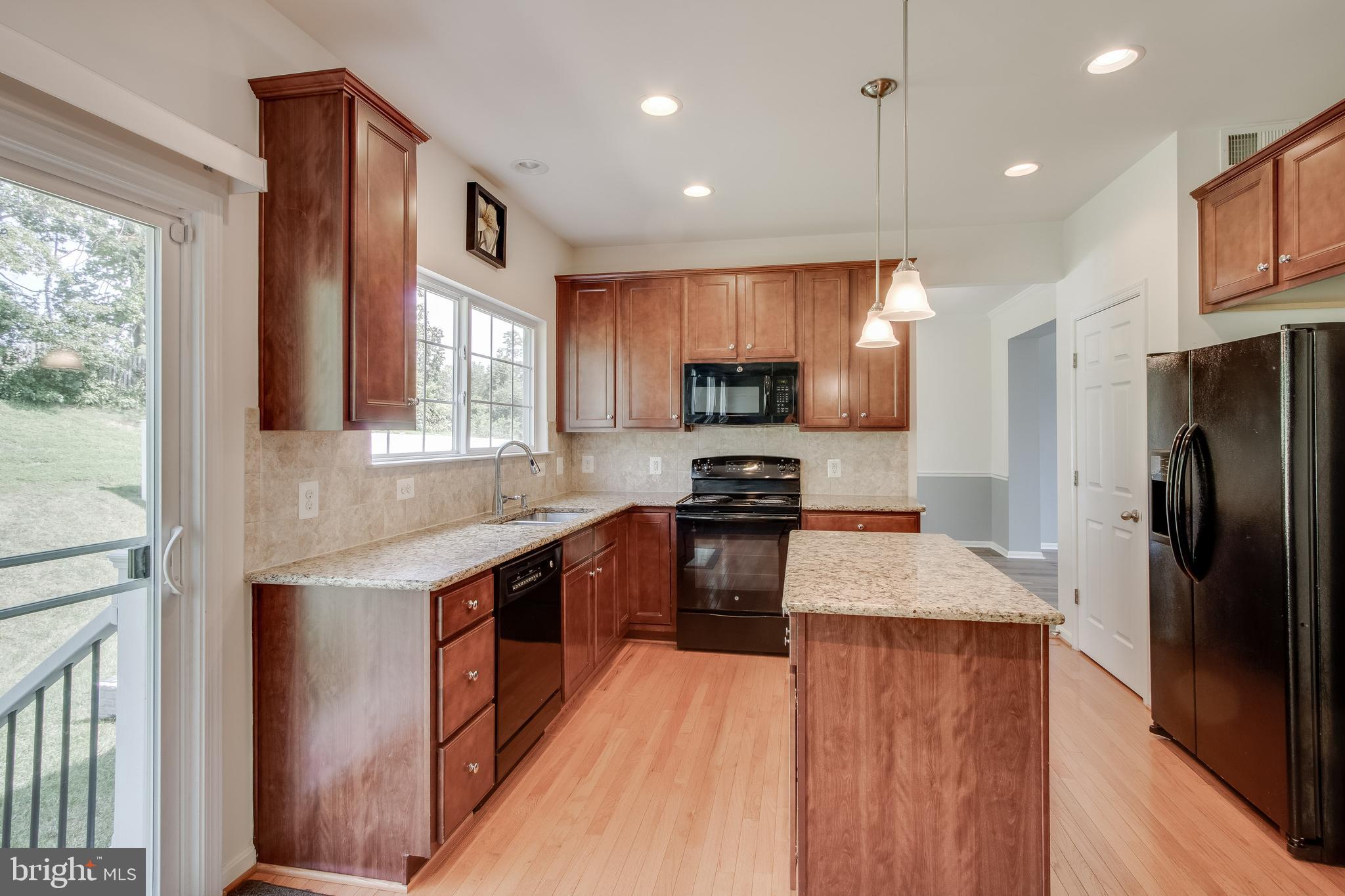 SEASONS LANDING - Residential