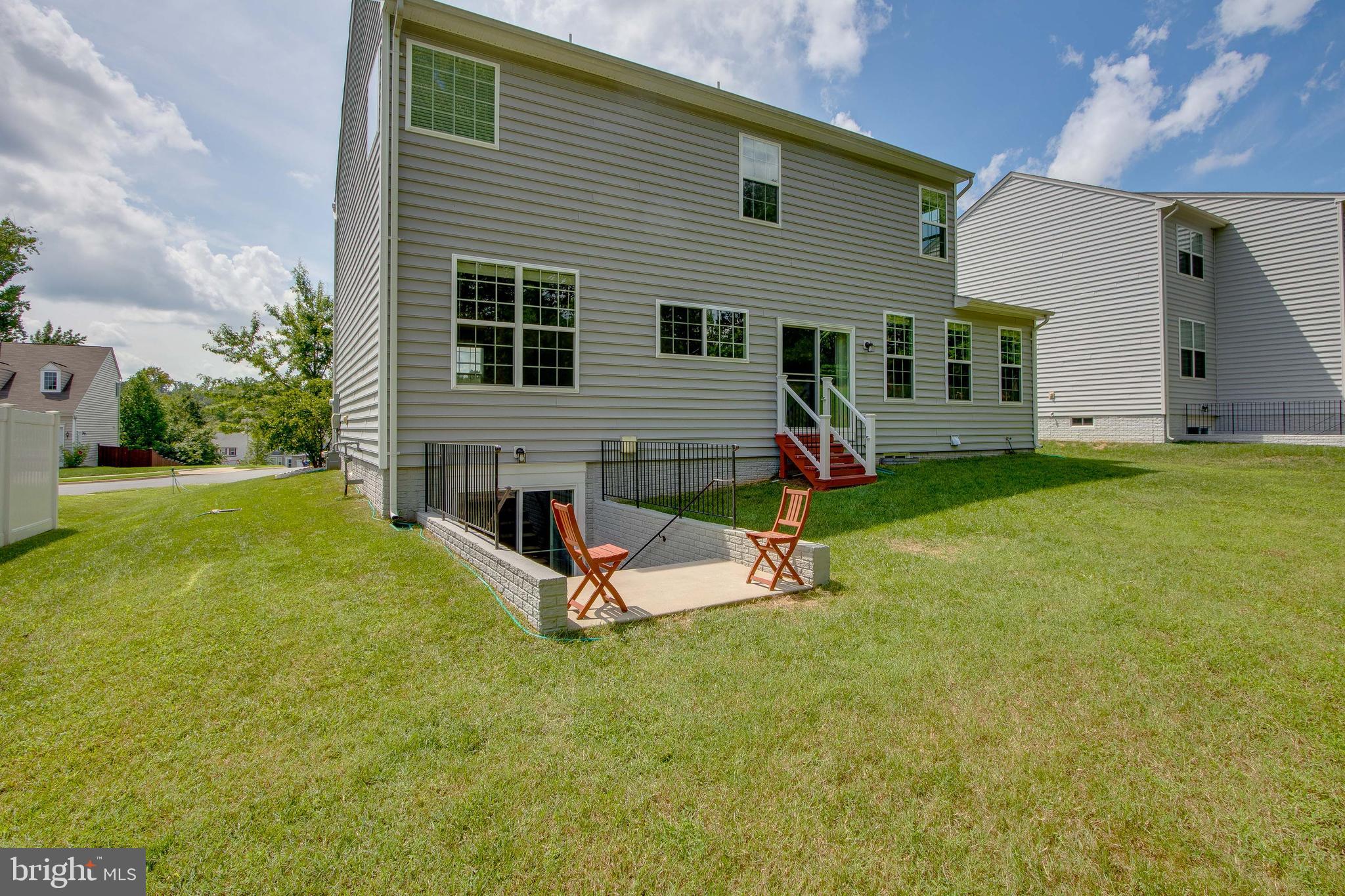 SEASONS LANDING - Residential