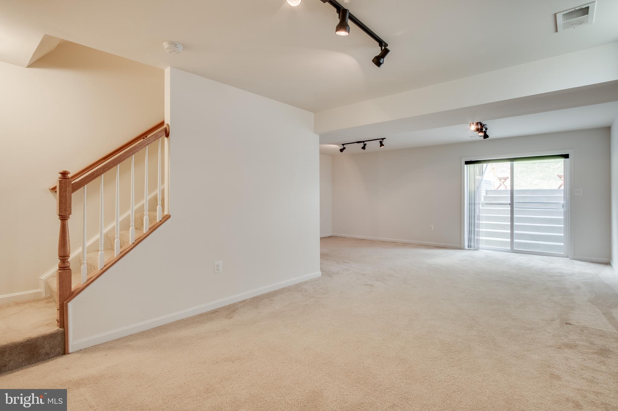 SEASONS LANDING - Residential