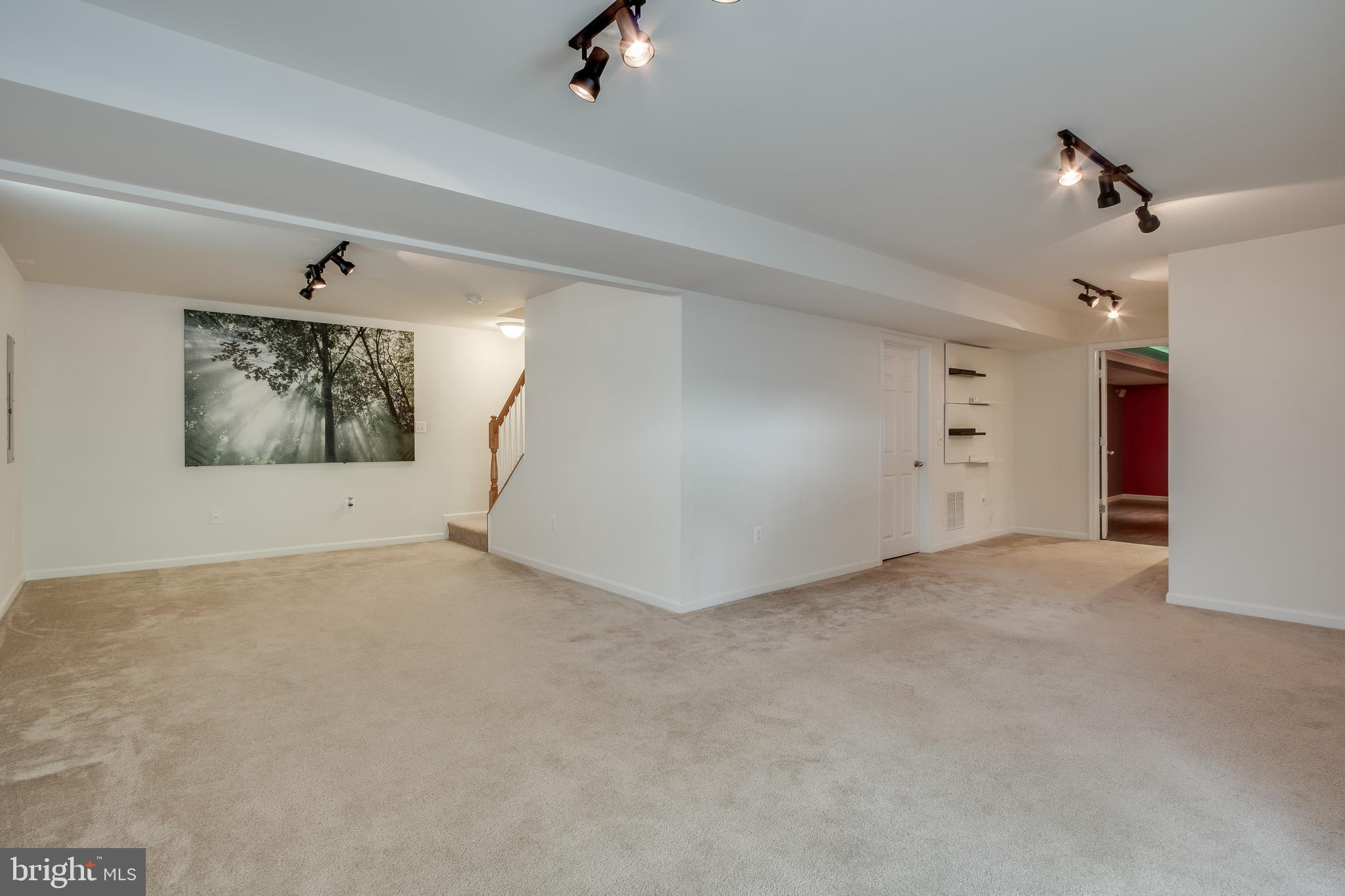 SEASONS LANDING - Residential