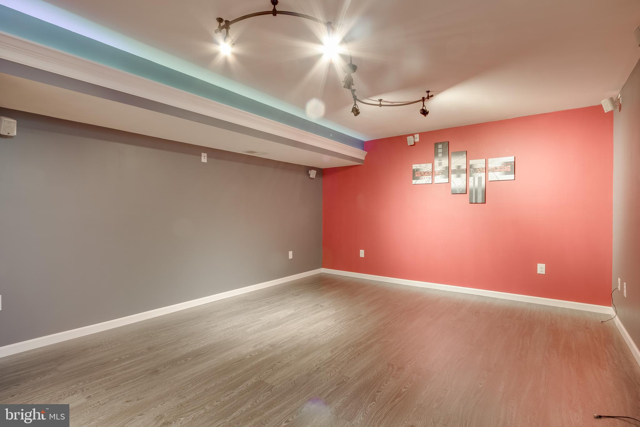 SEASONS LANDING - Residential