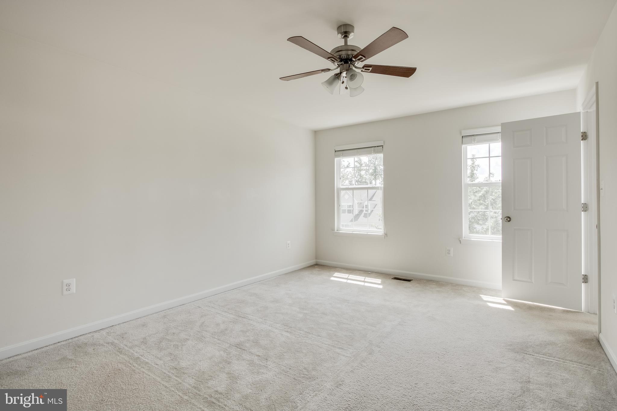 SEASONS LANDING - Residential