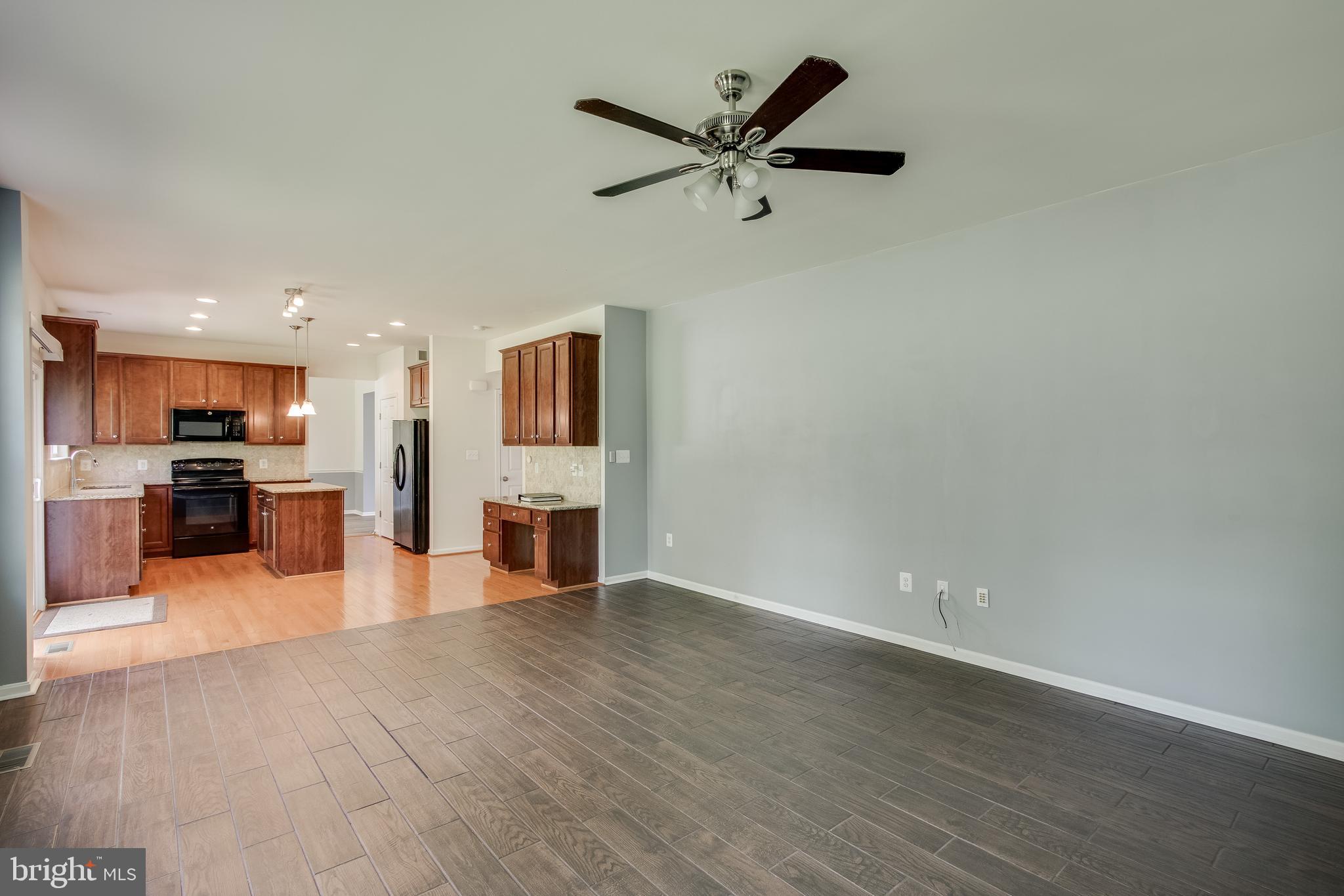 SEASONS LANDING - Residential