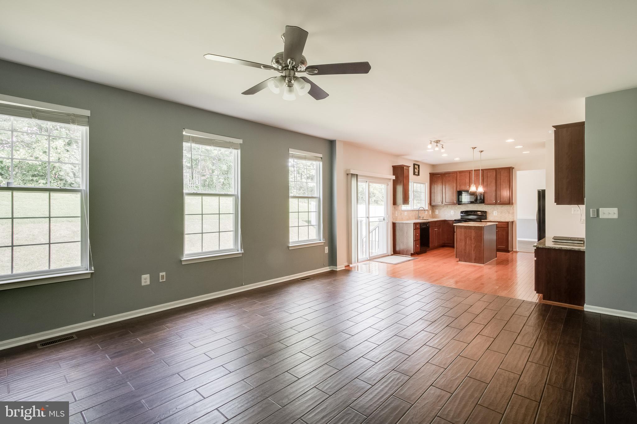 SEASONS LANDING - Residential