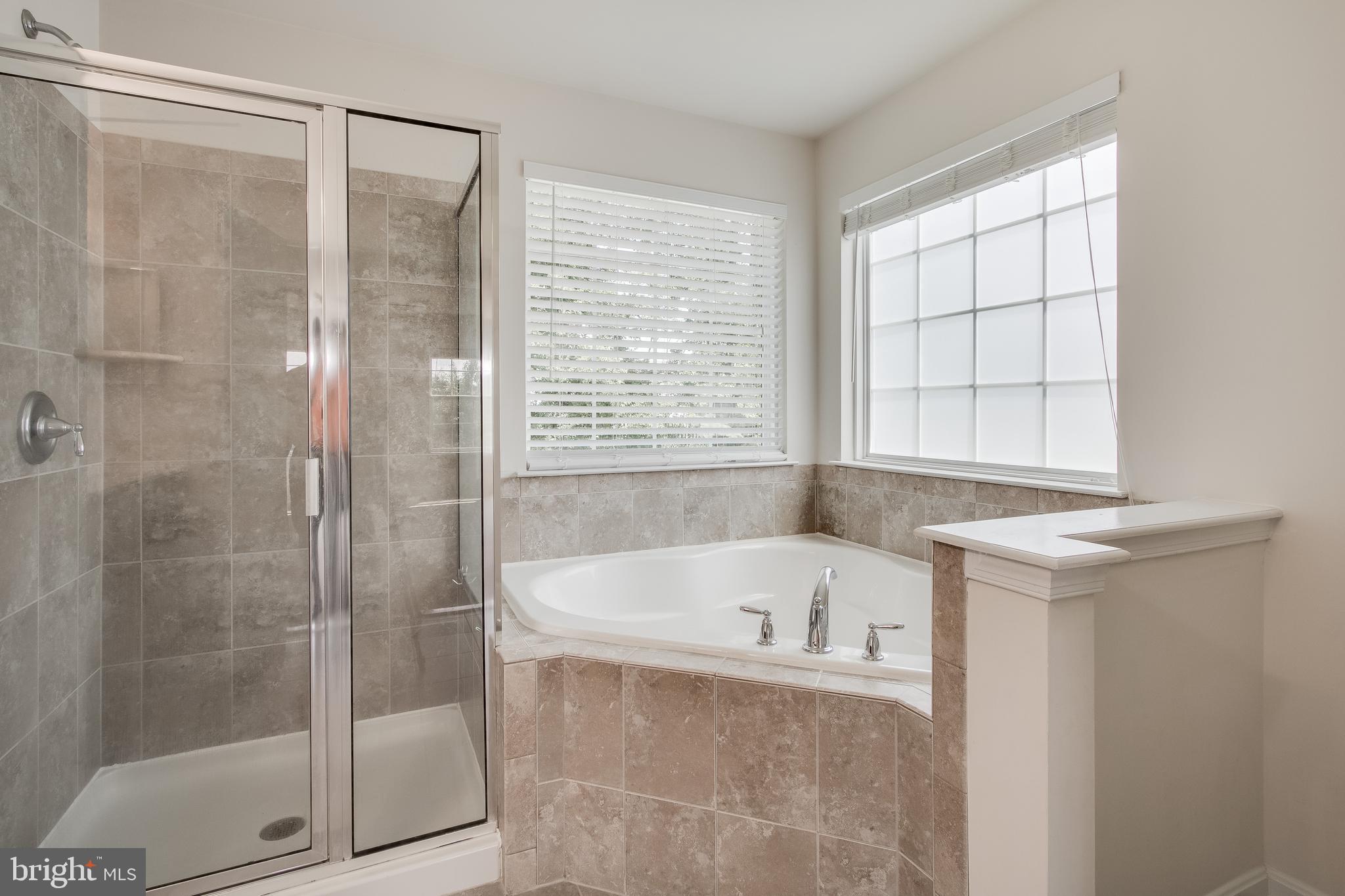 SEASONS LANDING - Residential